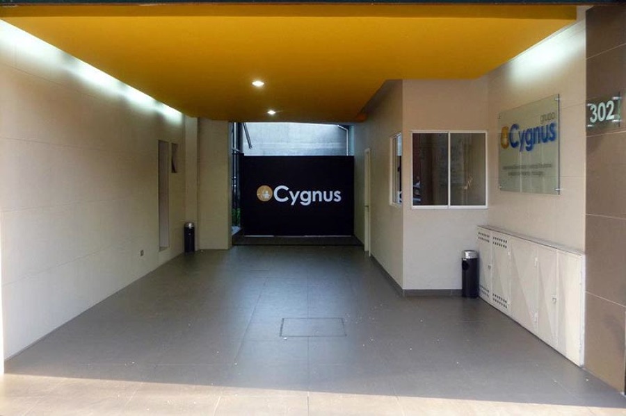 Reforma Edificio de Oficinas Sede Cygnus- Vista acceso