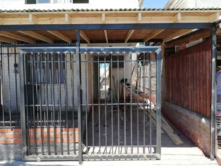 REJA EN PROCESO DE MONTAJE Y EMPALIZADO