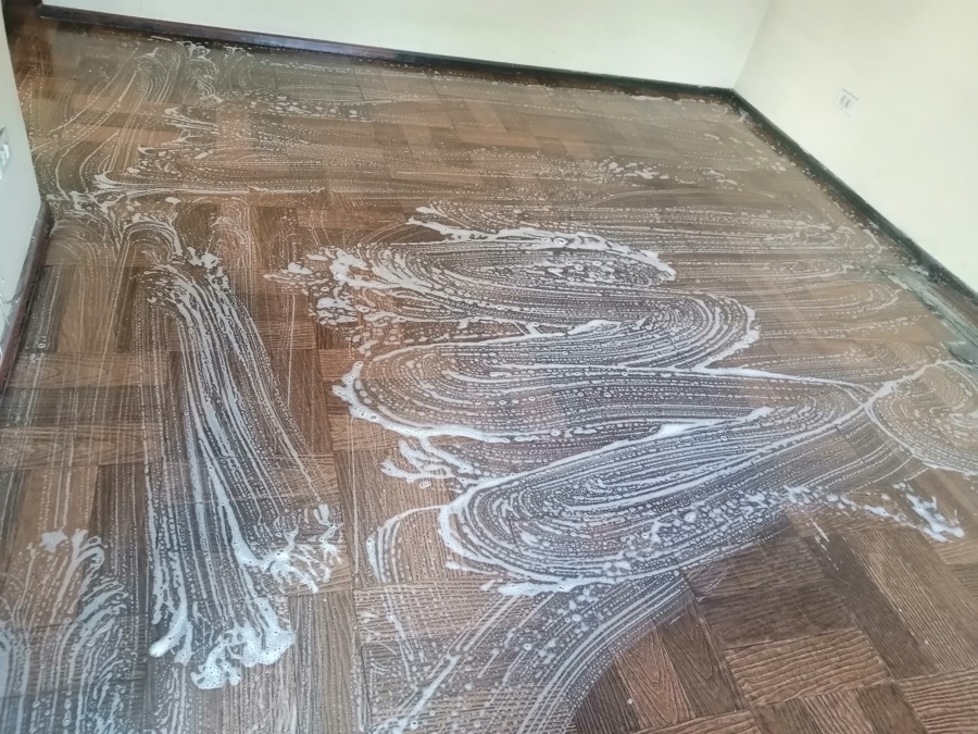 Removemos la cera pegada