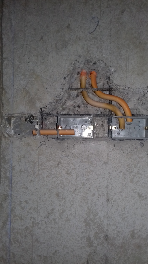 Reparación de tubería en muro 