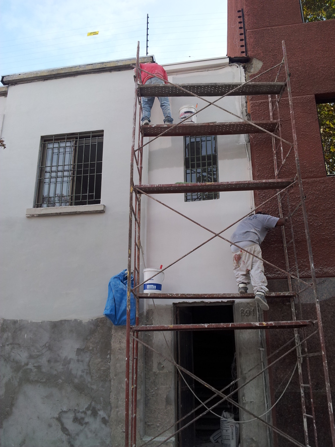 Reparación y pintura de fachada.