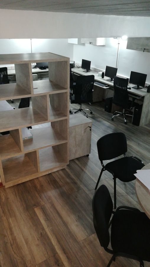 Repisas doble ingreso.