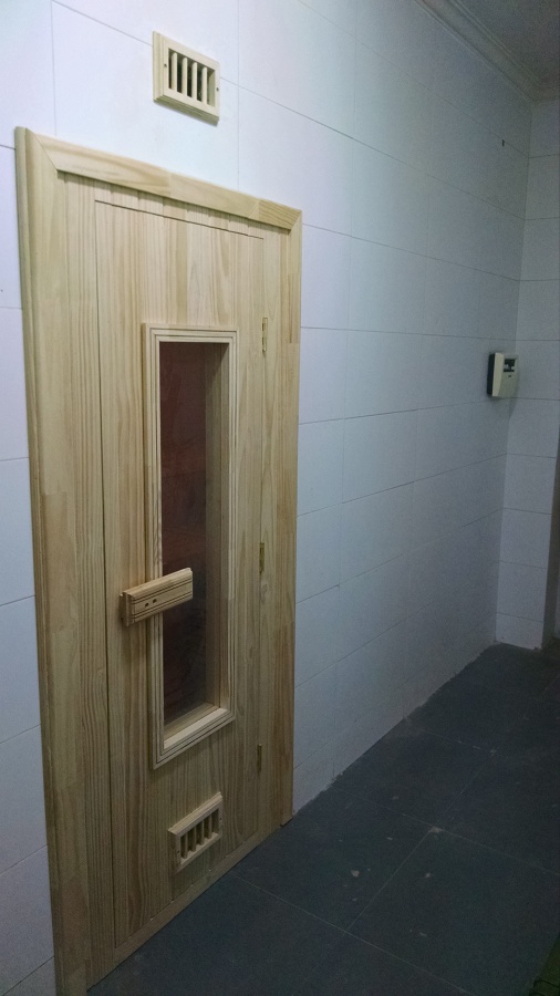 Sauna Nicho, Puerta de Madera