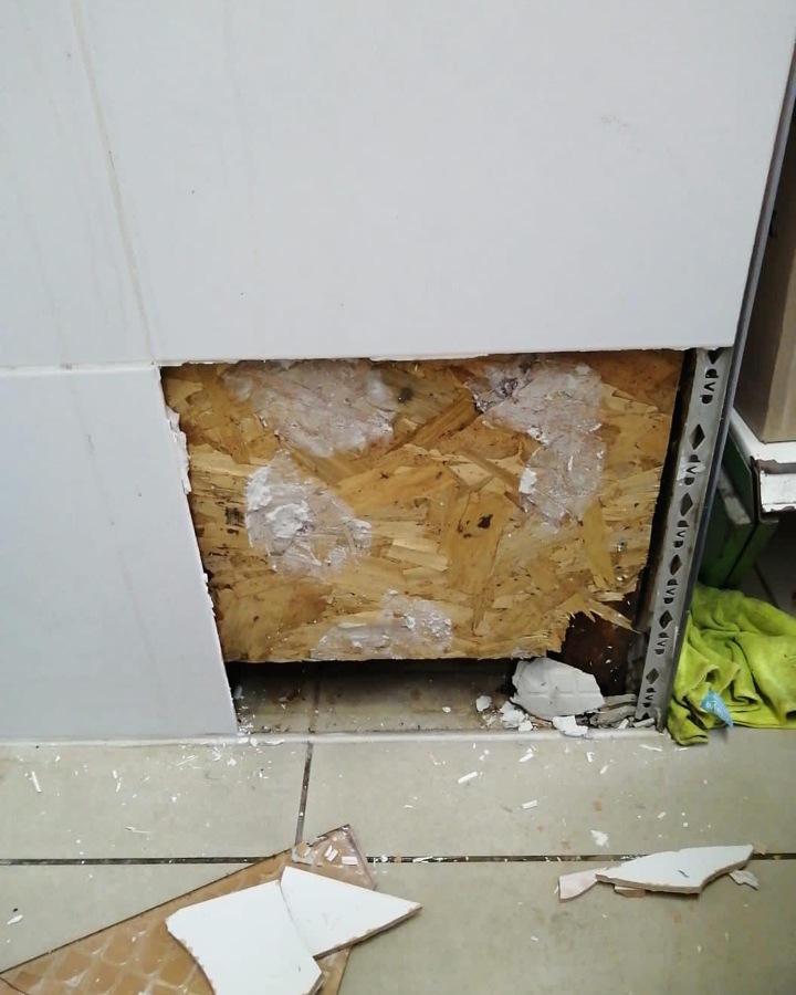 Se retiró palmeta para reparar filtración en desagüe de lavaplatos