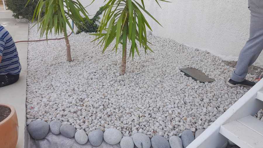SIEMBRA DE PLANTAS E INSTALACIÓN DE PIEDRA CUARZO