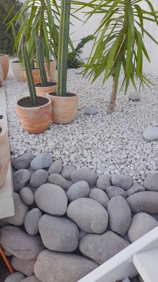 SIEMBRA DE PLANTAS E INSTALACIÓN DE PIEDRA CUARZO