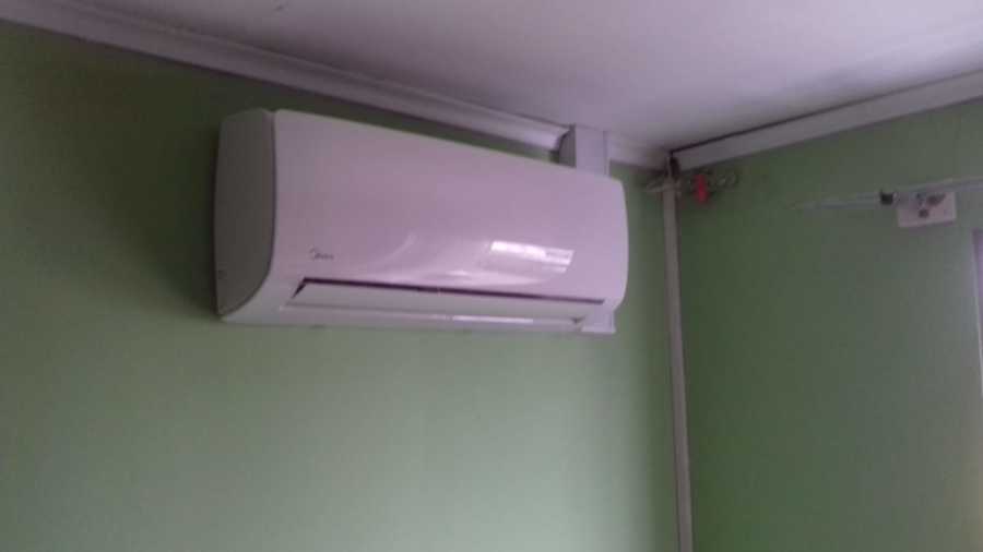 Split muro con condesadora en el techo