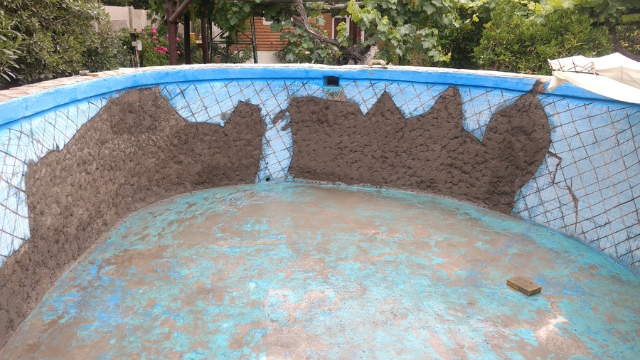 surcos hechos diagonales y comienzo de estuco