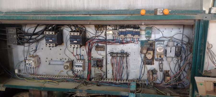 Tablero eléctrico antes de la reparación