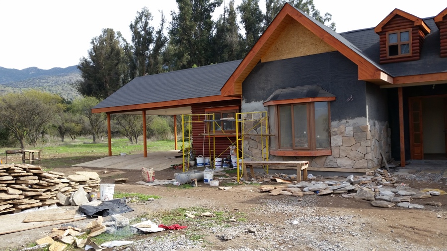 Terminaciones casa pirque en piedra chilena
