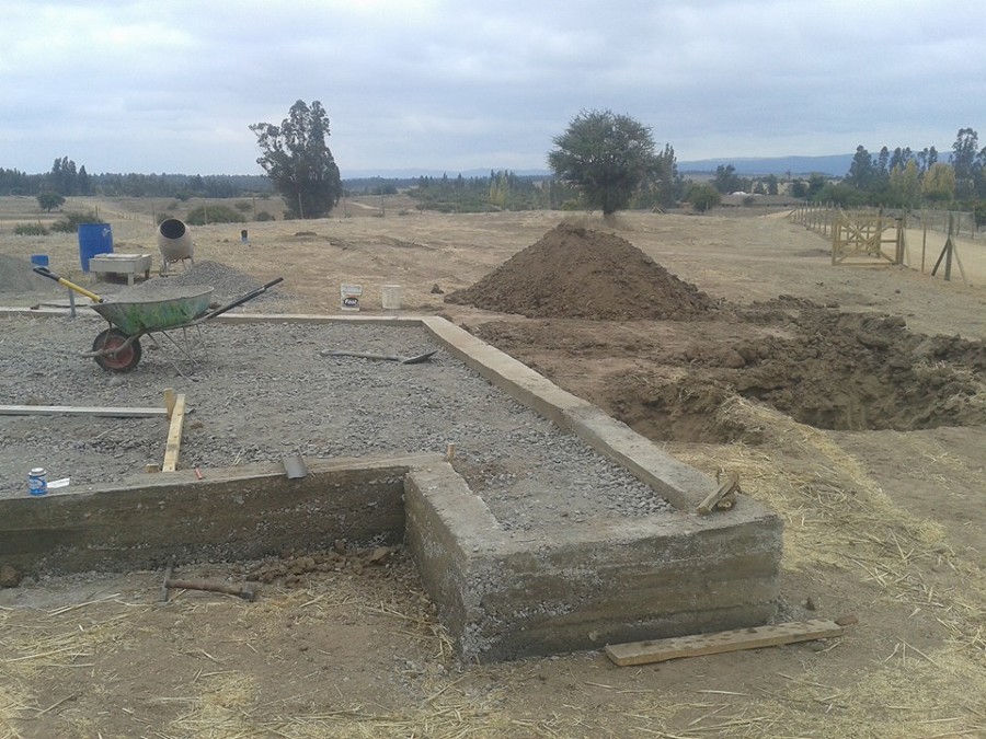 Terminando el radier mas excabacion de fosa septica