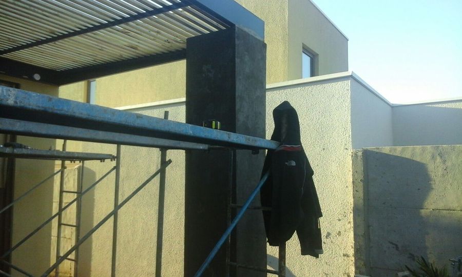 Terraza y cobertizo en Chamisero