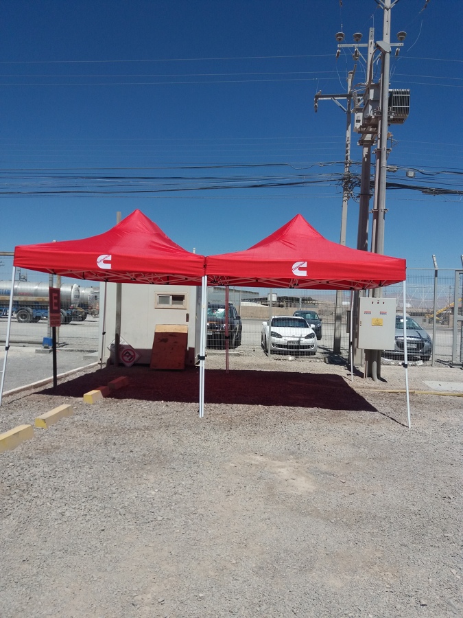 TOLDOS INSTALADOS EN EL ÁREA PRINCIPAL DE ESTACIONAMIENTO KOMATSU