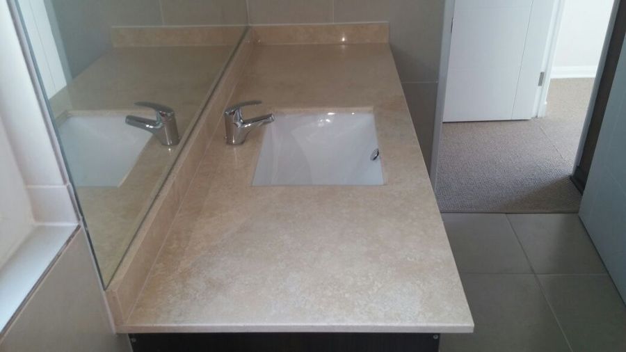 Vanitorio Travertino al agua