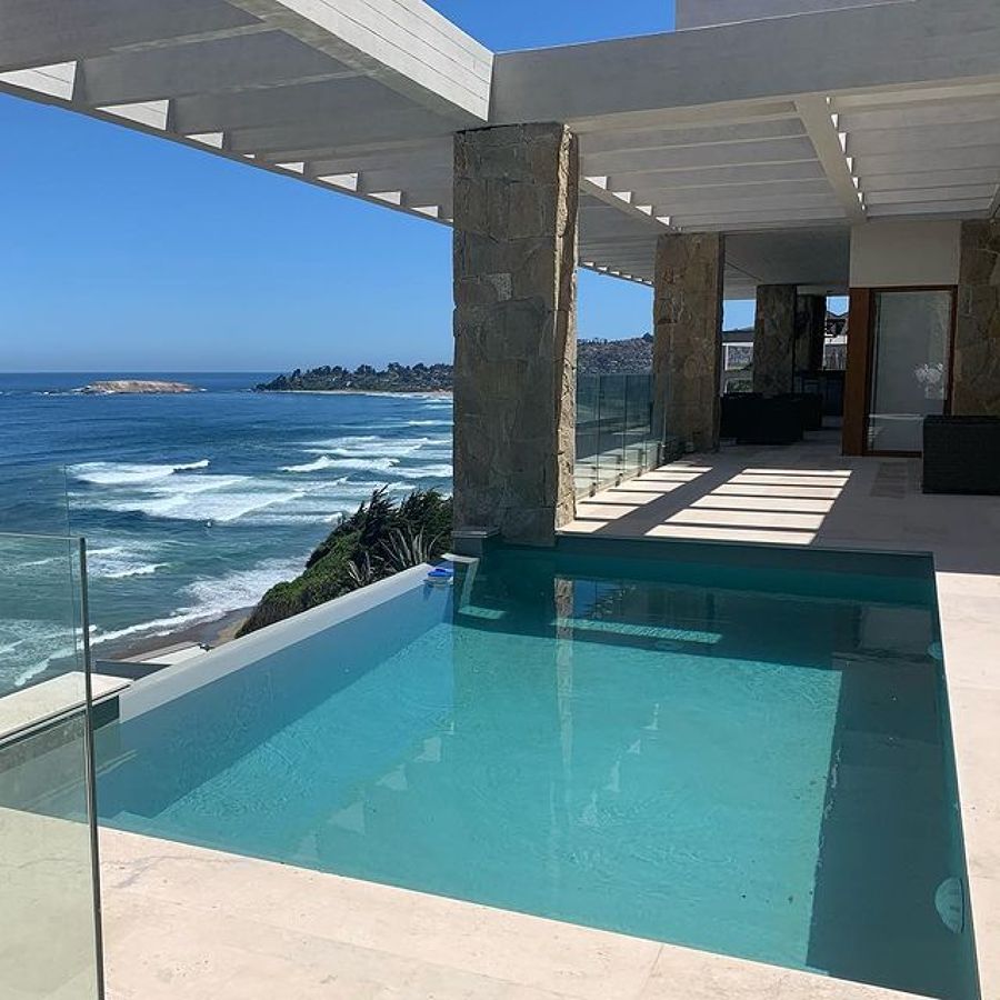 Vista al mar terraza y piscina