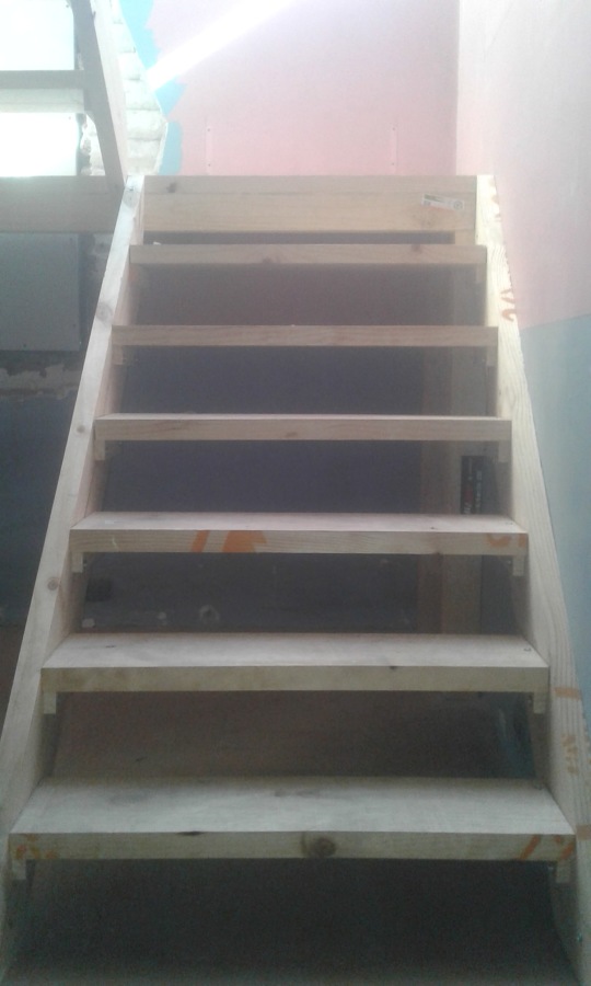 Vista del primer tramo de la escalera.