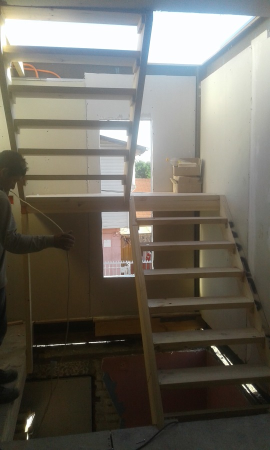 Vista frontal de escalera