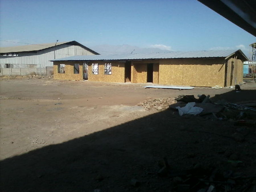 Vista general oficia en construcción 