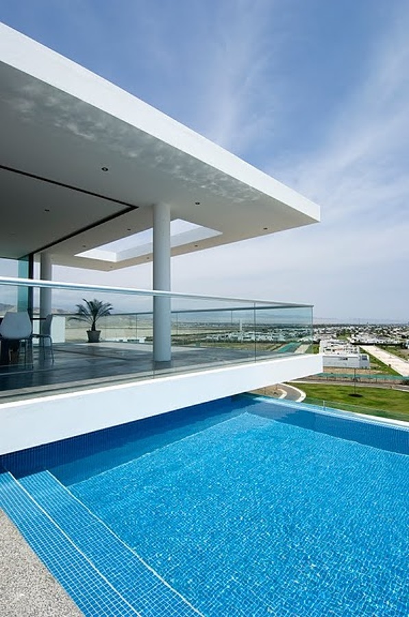 vista living/piscina