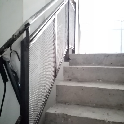 Fabricación e instalación de barandas para edificio habitacional en construcción