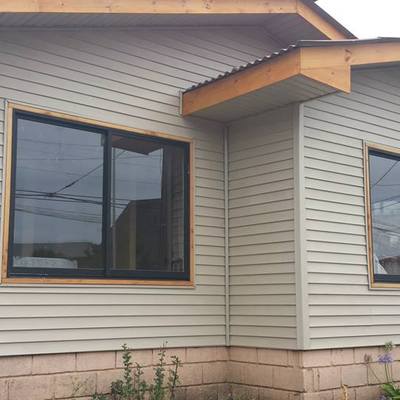 Renovación total de fachada, madera a Siding PVC