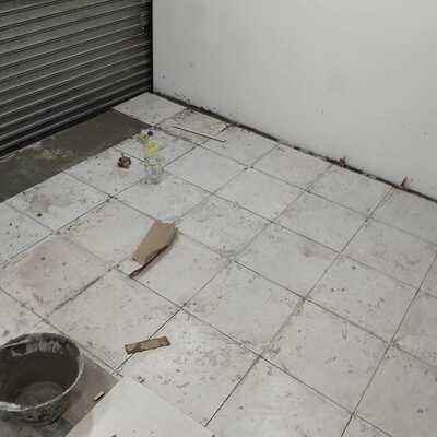 Instalación de cerámica en local de Comida