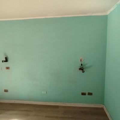 Retiro de papel mural, restauración de muros y pintura