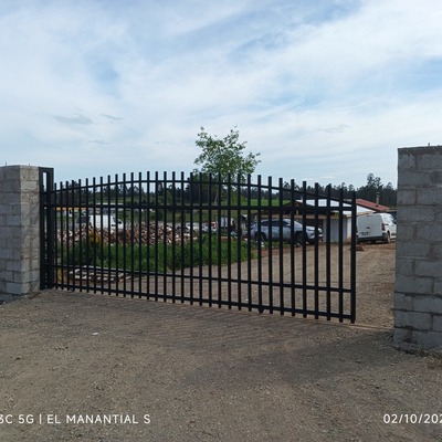construcción de portón de accesos 2x6mts
