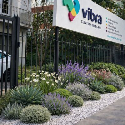 Proyecto paisajista para acceso exterior