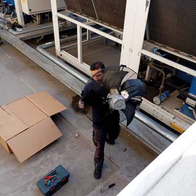 Mantenimiento correctivo chiller ACS Hospital de Urgencia y Asistencia Publica