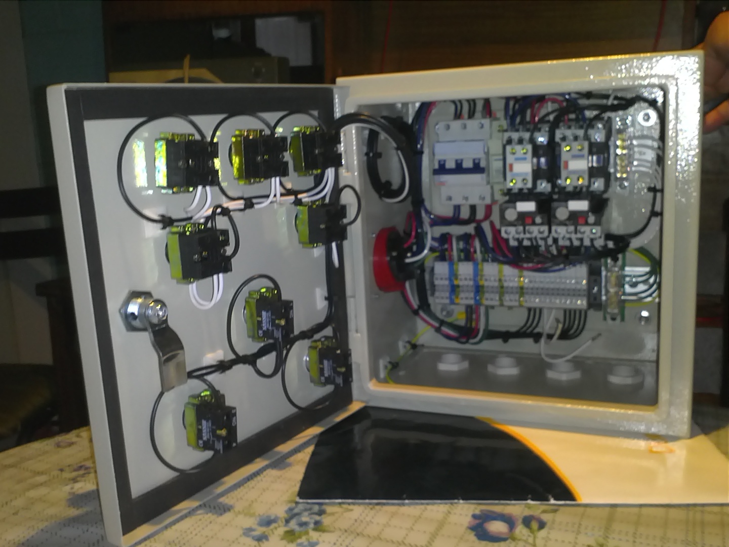 Fabricacion tableros electricos con dos contactos