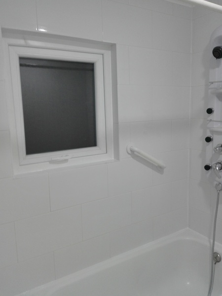 baño cambio de cerámicas y ventana