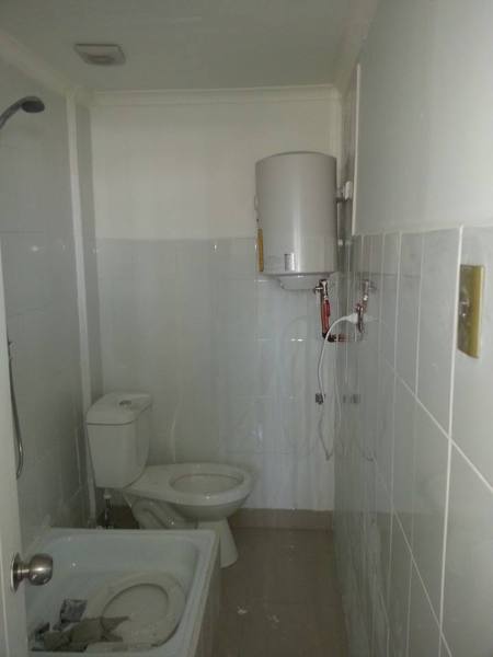 baño y termo calefactor de agua