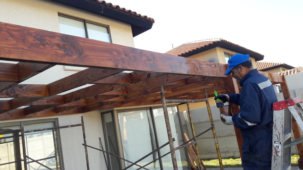 Foto: Cobertizo de Pino Oregon con Cubierta de Policarbonato Alveolar