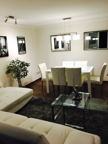 Comedor Minimalista y de lineas modernas Ashley Furniture