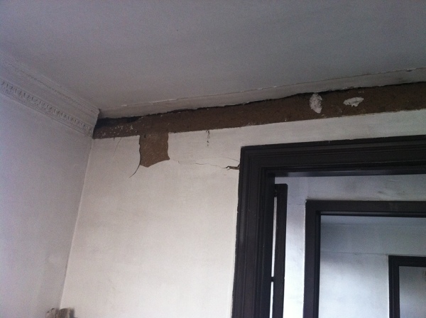 Cornisas destruidas por terremoto