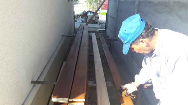 Deck de Madera en borde de piscina