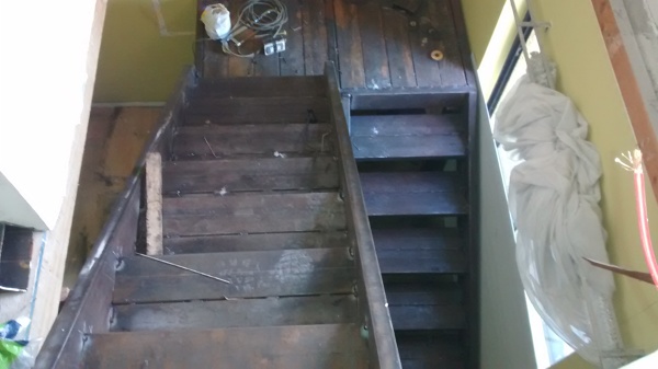 Escalera en U metalica