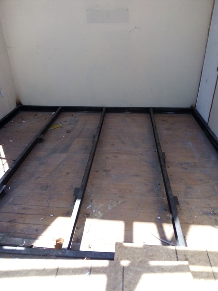 Estructura metálica piso sobre sardinel casa