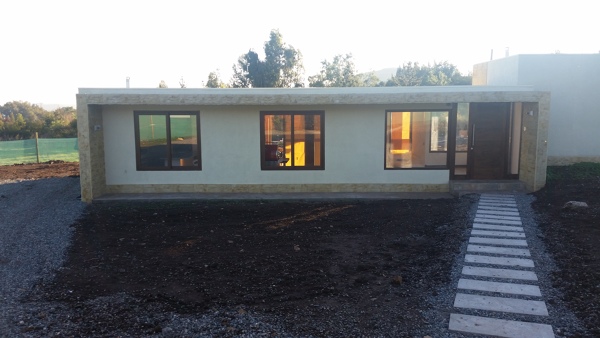 Foto: Fachada de Acceso Principal de Constructora Riegen #546638 ...