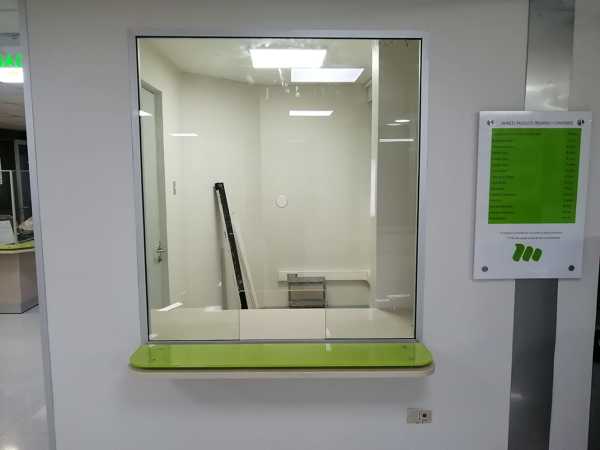 Frontal de. Caja de vidrios templados