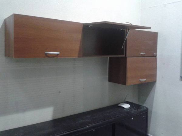 Gabinetes colgantes con puertas con bombin para archivadores