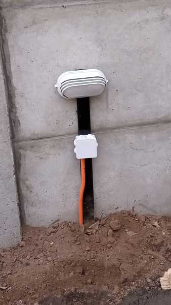 Instalacion de luces para camino de servidumbre