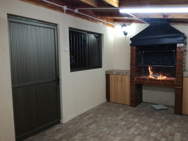 Instalación de Puerta y Ventanas de aluminio color titanio.
