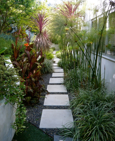 Sendero con adoquines 