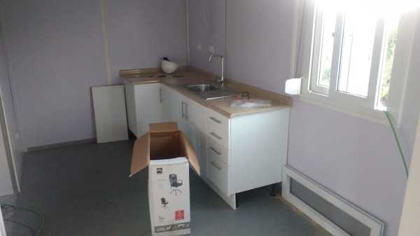 Lavaplatos en L empotrado