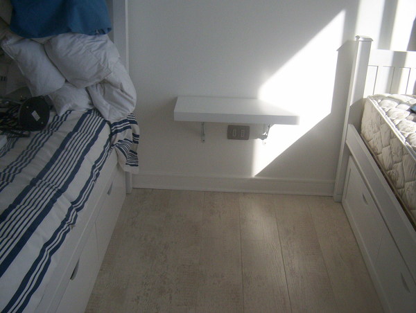 Mesa de noche retractil