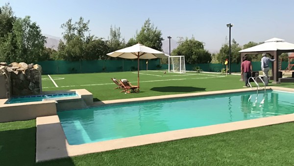 Pasto y cancha de fútbol Chicureo