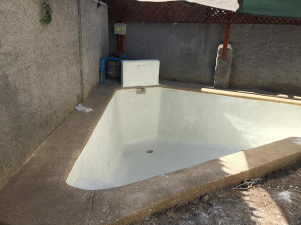 piscina hormigón recubierta con cuarzo