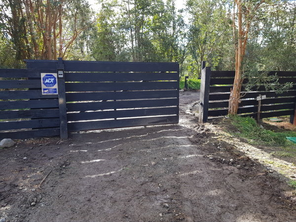 Portón de acceso a vivienda